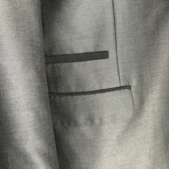 Figlio Lontano Silver Suit w/ black accents Two-piece suit 42 R pants 36 R X 30 - Picture 6 of 16